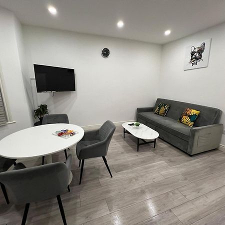 F4 Luxury Stays One Bed Apartment With Parking Ilford Eksteriør bilde