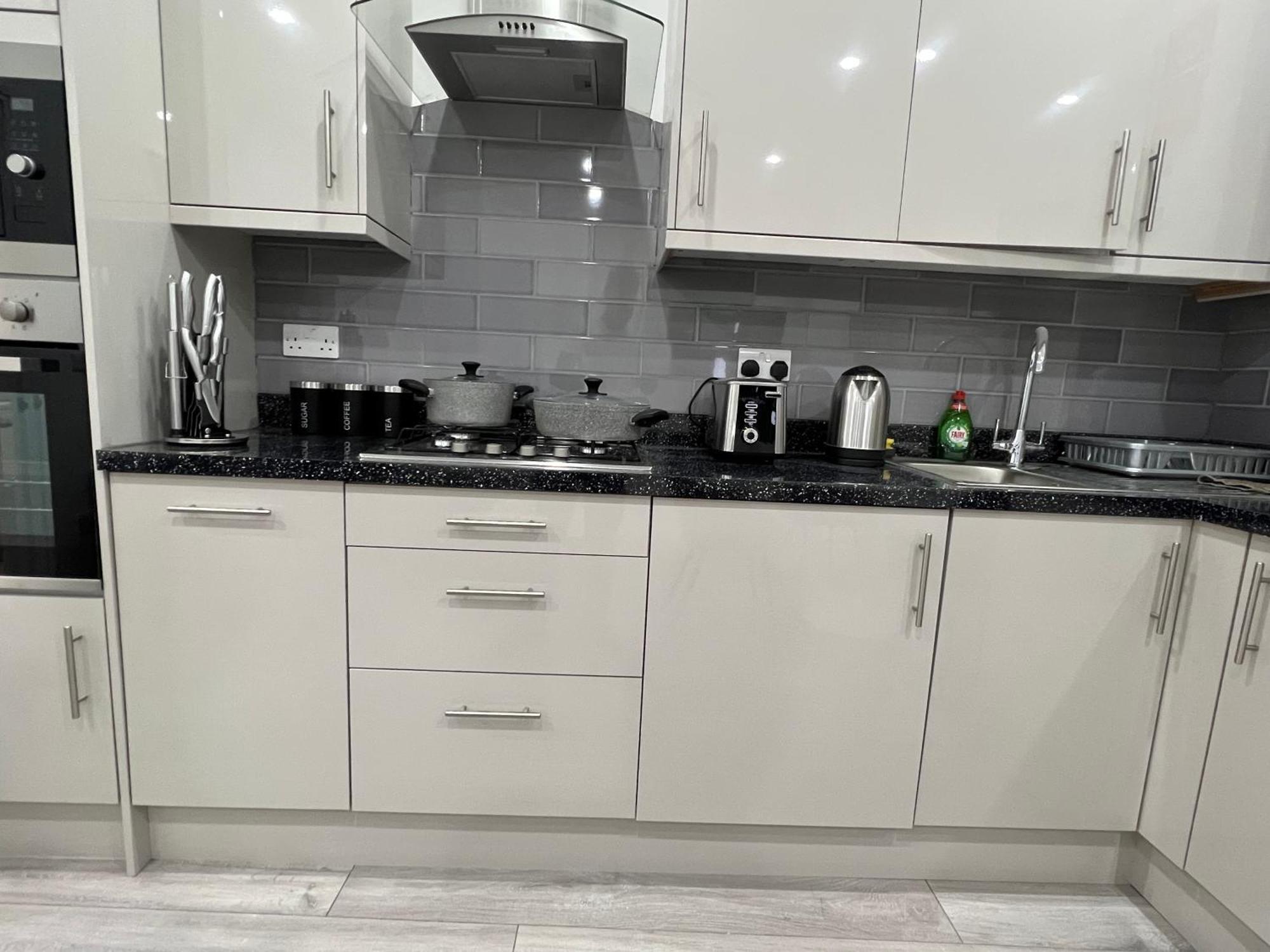 F4 Luxury Stays One Bed Apartment With Parking Ilford Eksteriør bilde