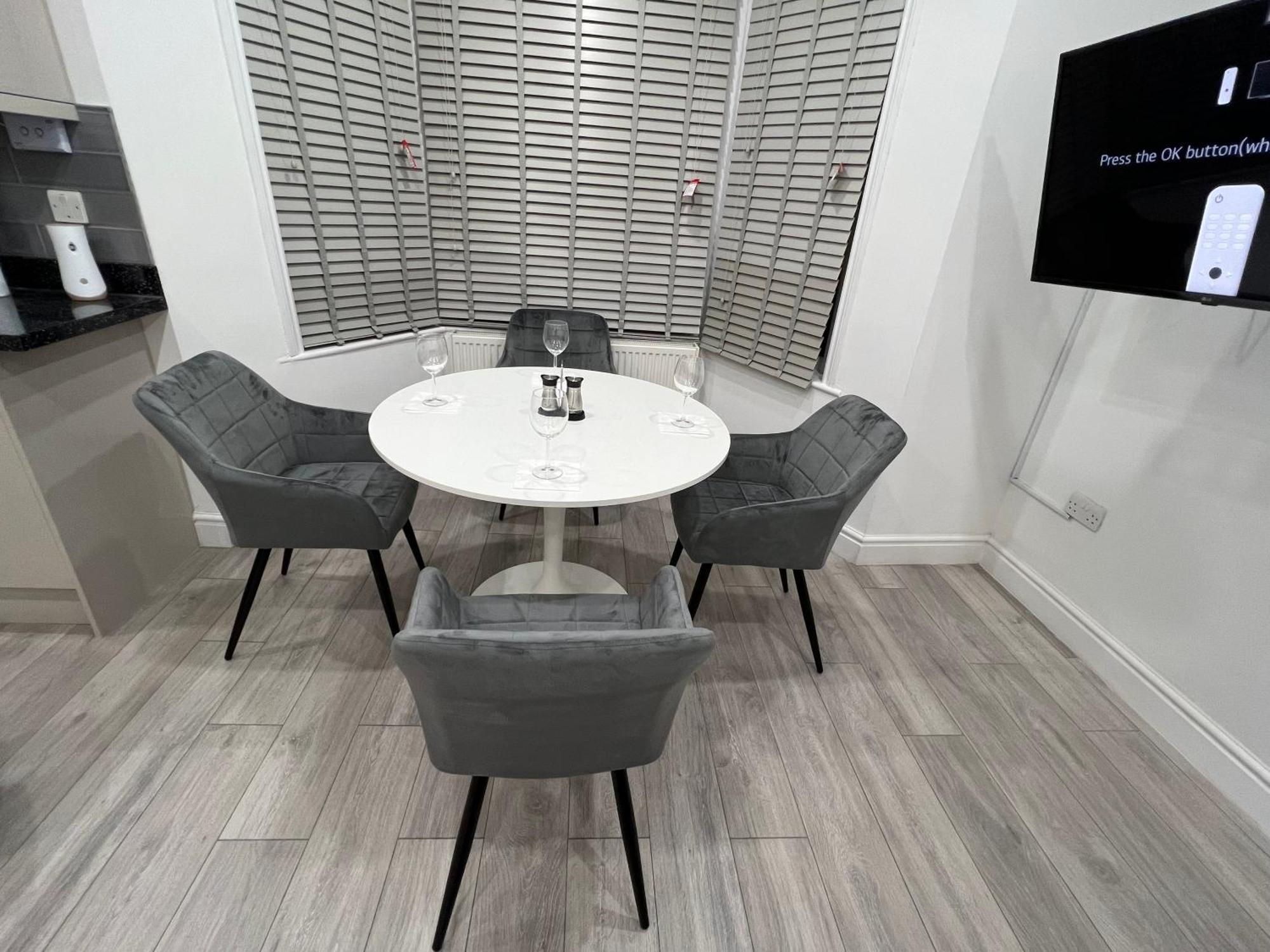 F4 Luxury Stays One Bed Apartment With Parking Ilford Eksteriør bilde