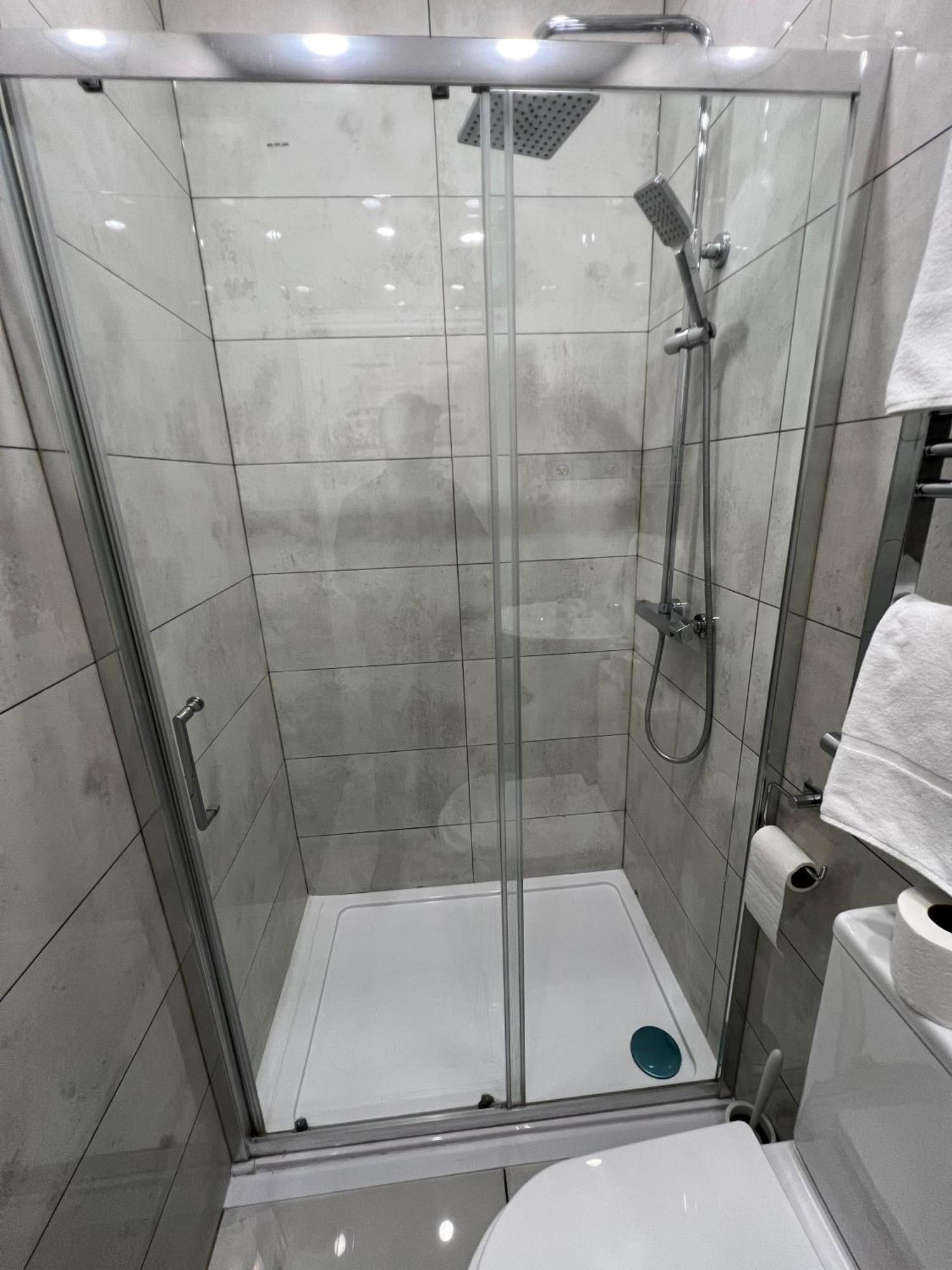 F4 Luxury Stays One Bed Apartment With Parking Ilford Eksteriør bilde